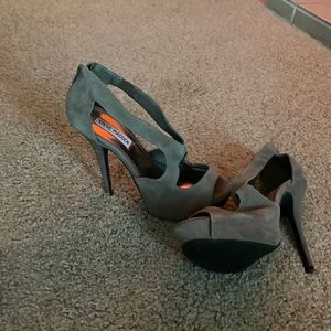 Steve Madden - Gaspy grey peep toes - size 6.5